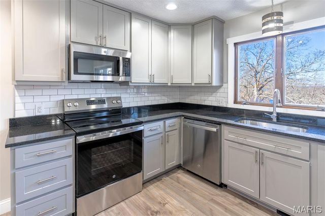 7999 State Rd DD, Bloomsdale, MO 63627