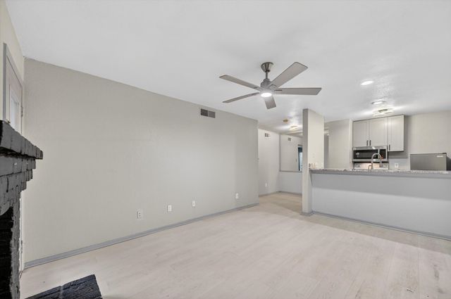 1810 N Garrett Avenue 124, Dallas, TX 75206