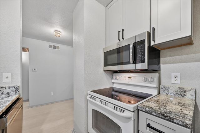 1810 N Garrett Avenue 124, Dallas, TX 75206