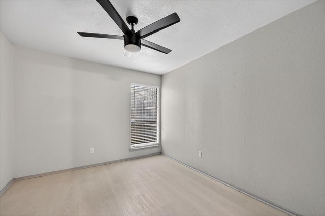1810 N Garrett Avenue 124, Dallas, TX 75206
