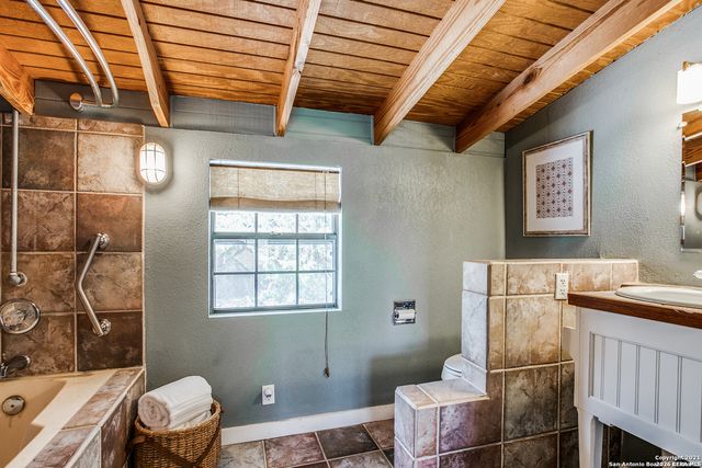 253 Water Crest, Pipe Creek, TX 78063