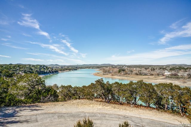 253 Water Crest, Pipe Creek, TX 78063