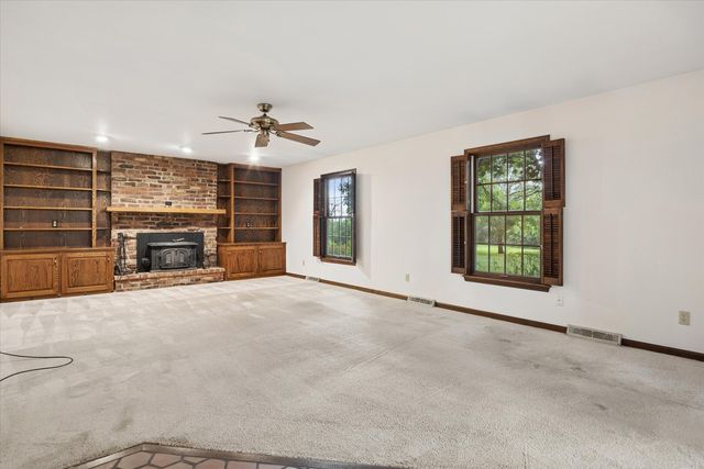 2s730 White Oak Lane, Batavia, IL 60510