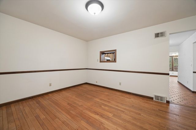 2s730 White Oak Lane, Batavia, IL 60510