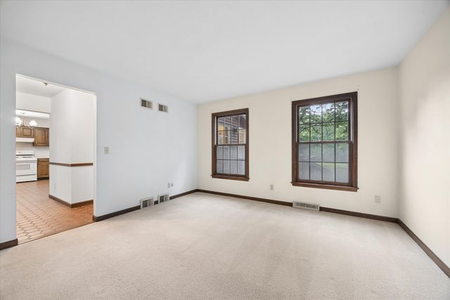 2s730 White Oak Lane, Batavia, IL 60510
