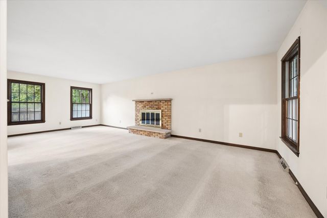 2s730 White Oak Lane, Batavia, IL 60510