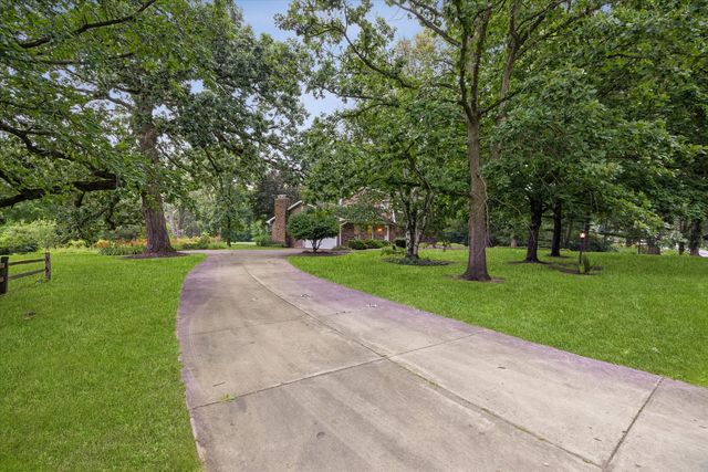 2s730 White Oak Lane, Batavia, IL 60510