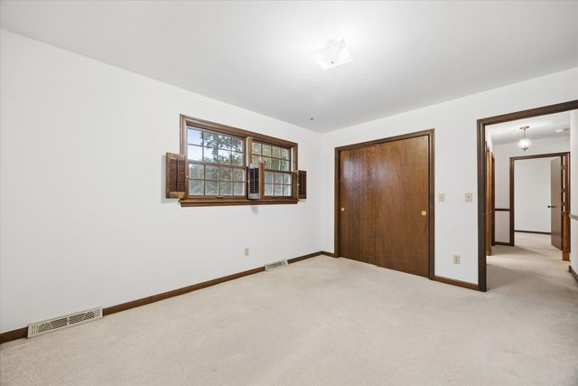 2s730 White Oak Lane, Batavia, IL 60510