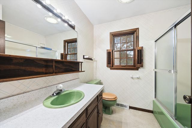 2s730 White Oak Lane, Batavia, IL 60510