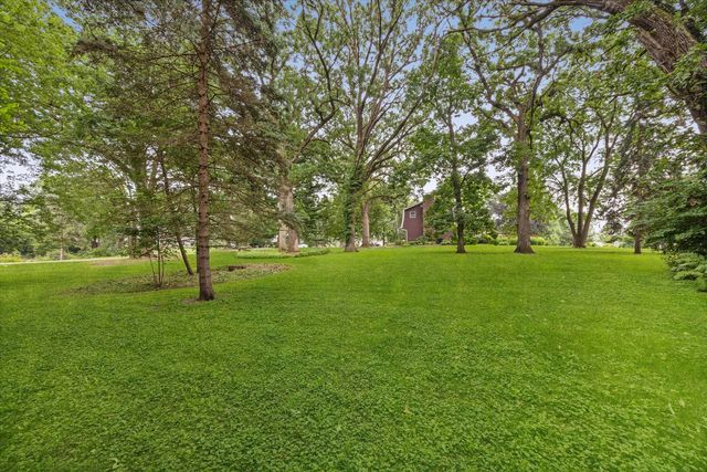 2s730 White Oak Lane, Batavia, IL 60510