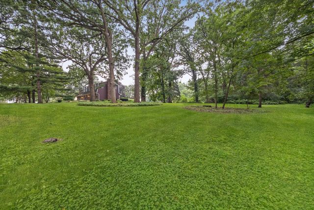 2s730 White Oak Lane, Batavia, IL 60510