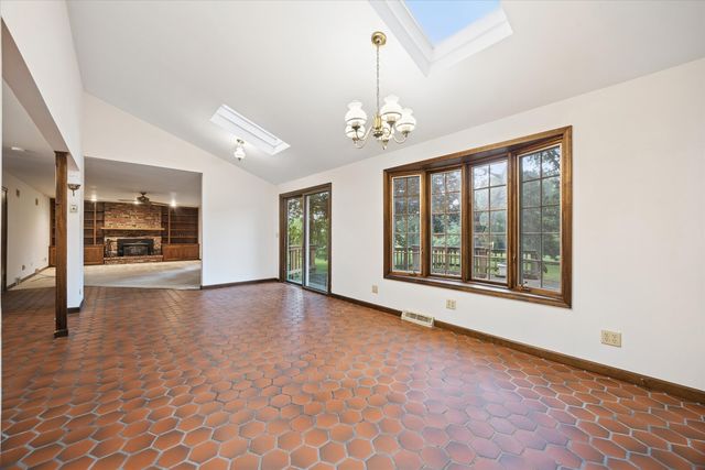 2s730 White Oak Lane, Batavia, IL 60510