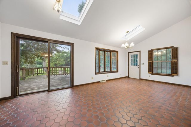 2s730 White Oak Lane, Batavia, IL 60510