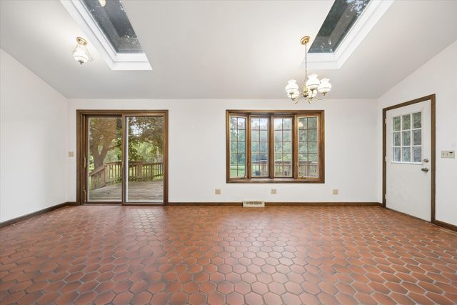 2s730 White Oak Lane, Batavia, IL 60510