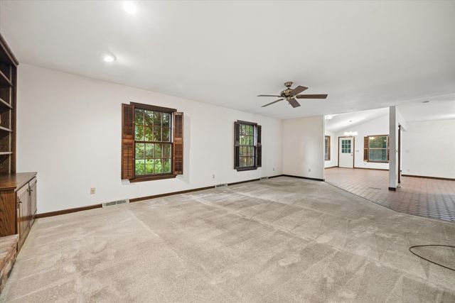 2s730 White Oak Lane, Batavia, IL 60510