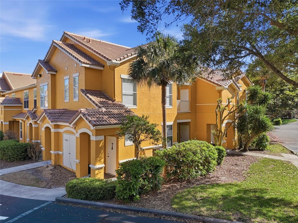 Image 2 of property listing at 8843 VILLA VIEW CIRCLE 204, Orlando, FL 32821