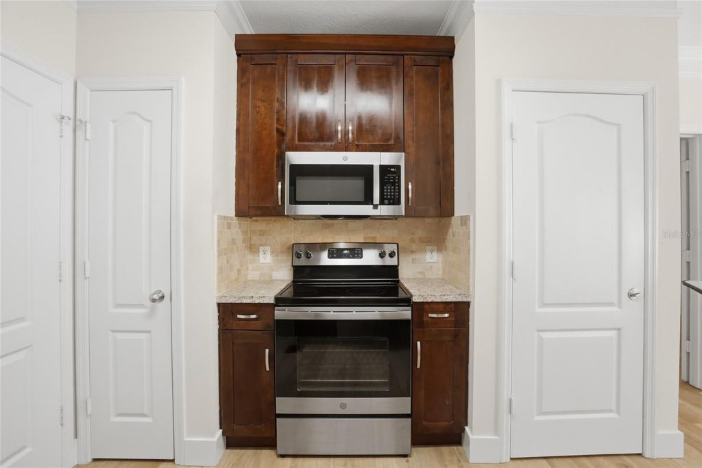 Image 12 of property listing at 8843 VILLA VIEW CIRCLE 204, Orlando, FL 32821