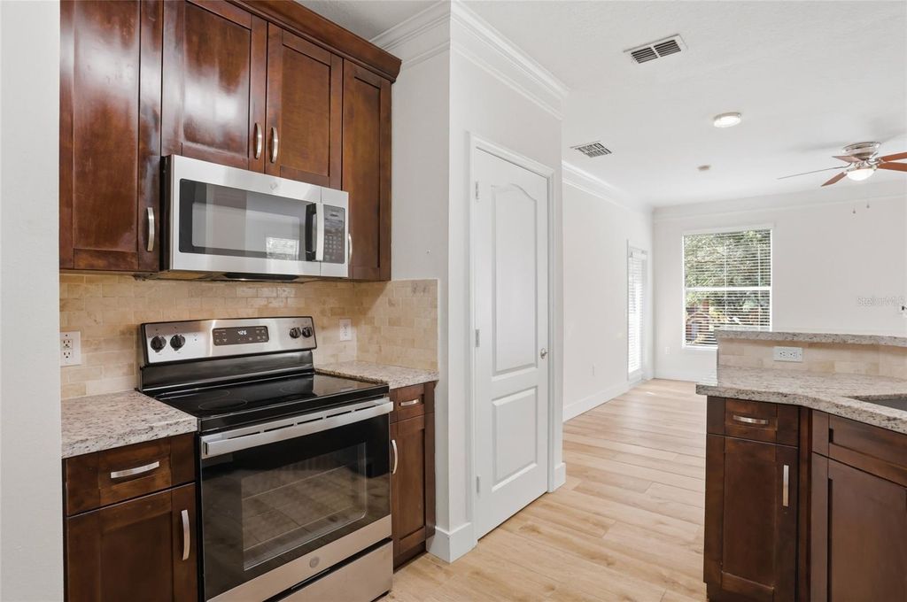 Image 13 of property listing at 8843 VILLA VIEW CIRCLE 204, Orlando, FL 32821