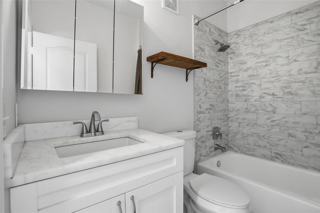 Image 15 of property listing at 8843 VILLA VIEW CIRCLE 204, Orlando, FL 32821