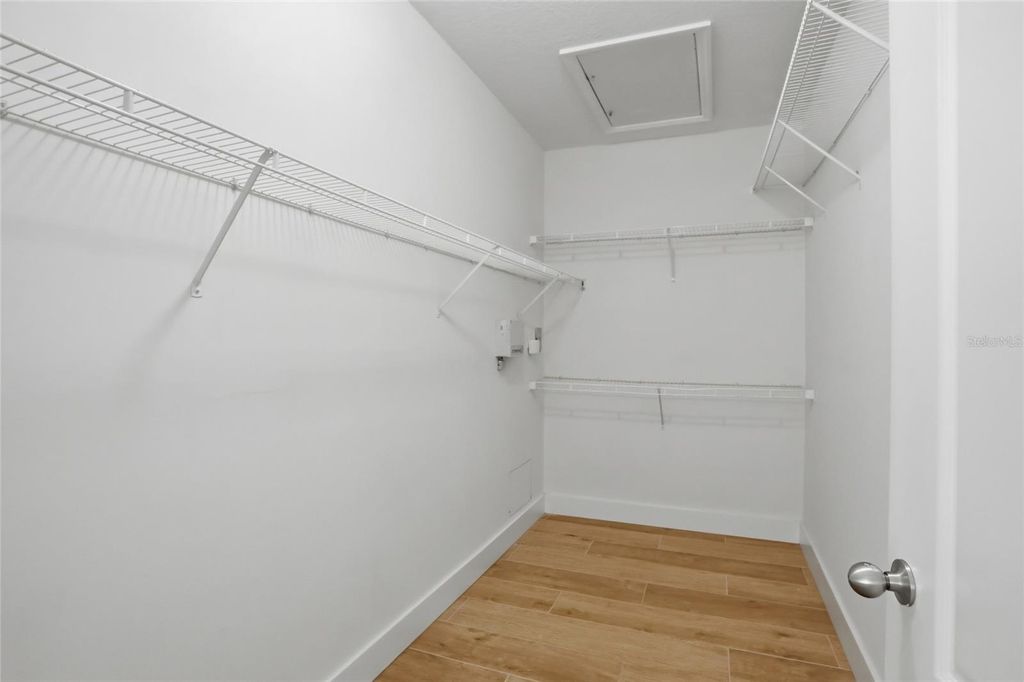 Image 18 of property listing at 8843 VILLA VIEW CIRCLE 204, Orlando, FL 32821