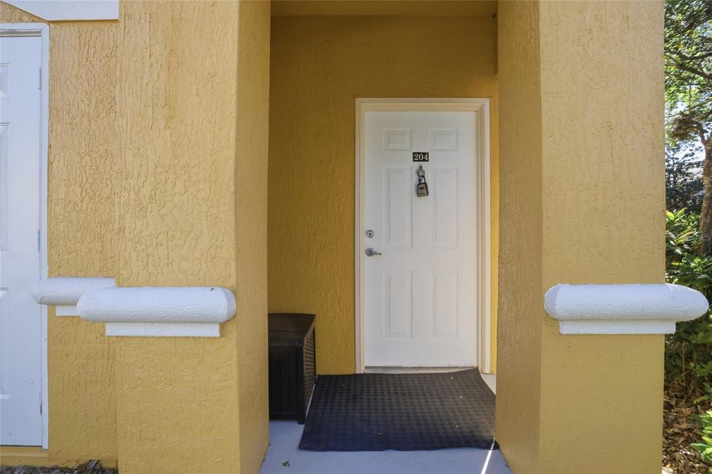 Image 3 of property listing at 8843 VILLA VIEW CIRCLE 204, Orlando, FL 32821