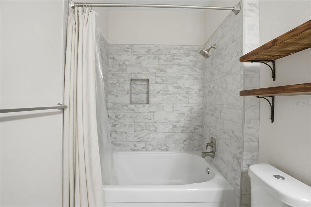 Image 22 of property listing at 8843 VILLA VIEW CIRCLE 204, Orlando, FL 32821