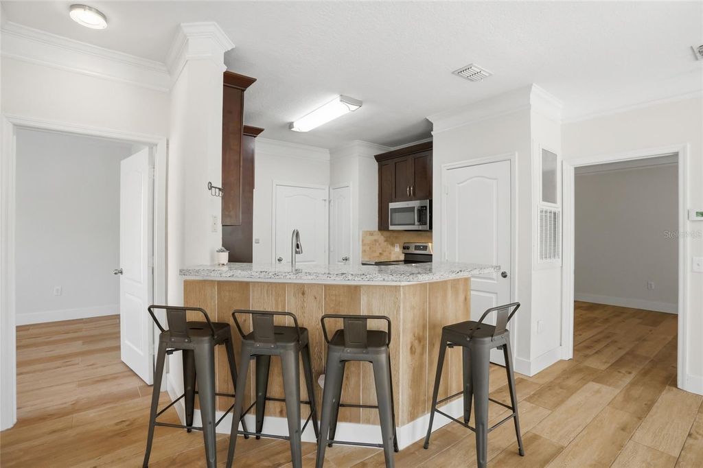 Image 9 of property listing at 8843 VILLA VIEW CIRCLE 204, Orlando, FL 32821