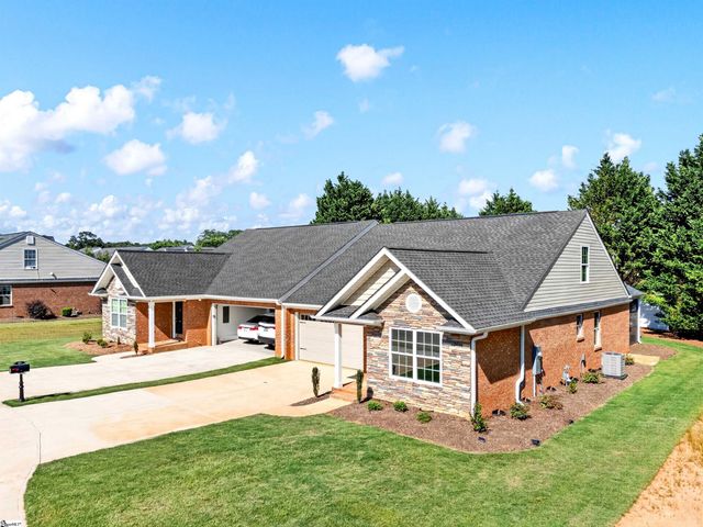 413 Amelia Springs Lane, Moore, SC 29369