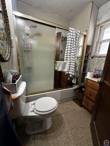 811 SE Branner ST, Topeka, KS 66607