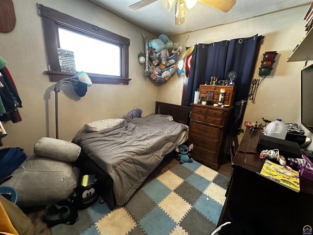 811 SE Branner ST, Topeka, KS 66607