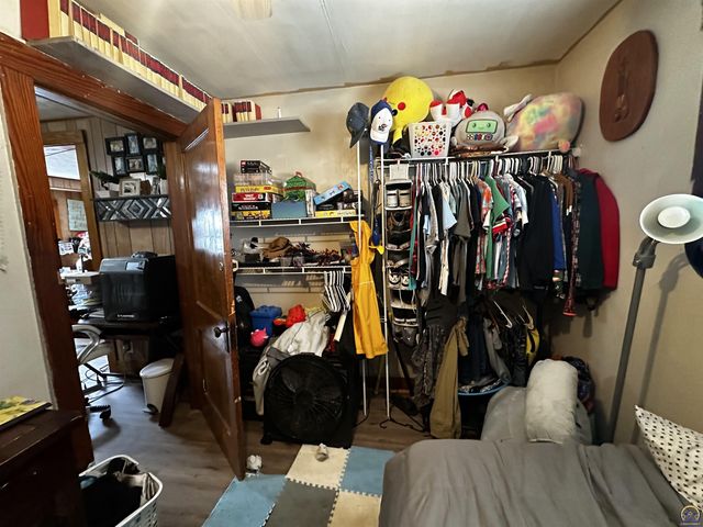 811 SE Branner ST, Topeka, KS 66607