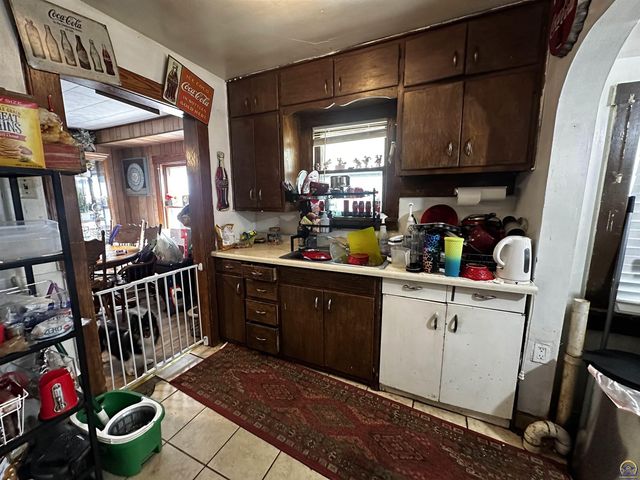 811 SE Branner ST, Topeka, KS 66607