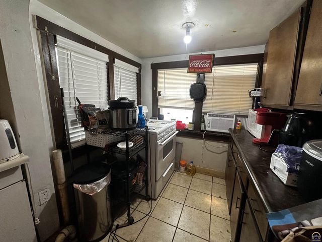 811 SE Branner ST, Topeka, KS 66607