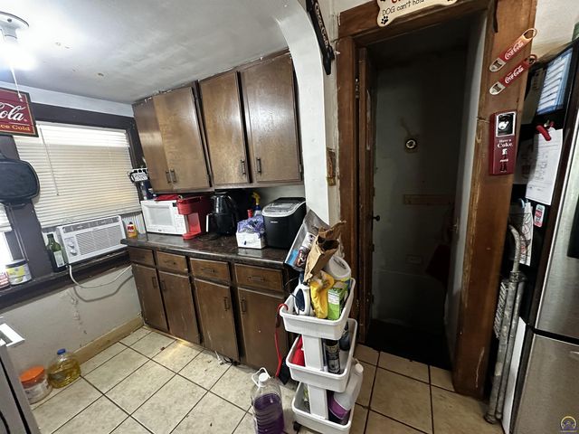 811 SE Branner ST, Topeka, KS 66607