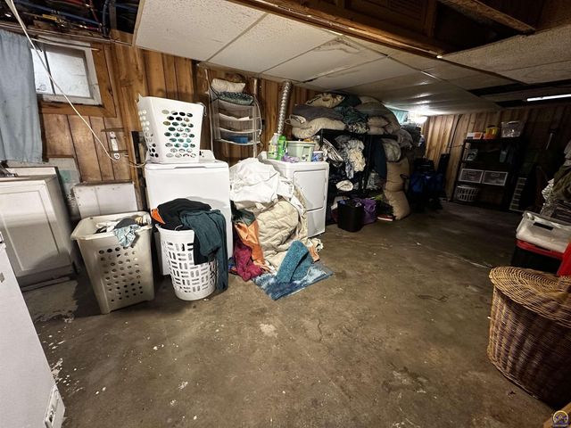 811 SE Branner ST, Topeka, KS 66607