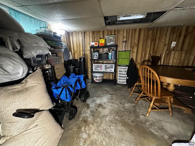 811 SE Branner ST, Topeka, KS 66607
