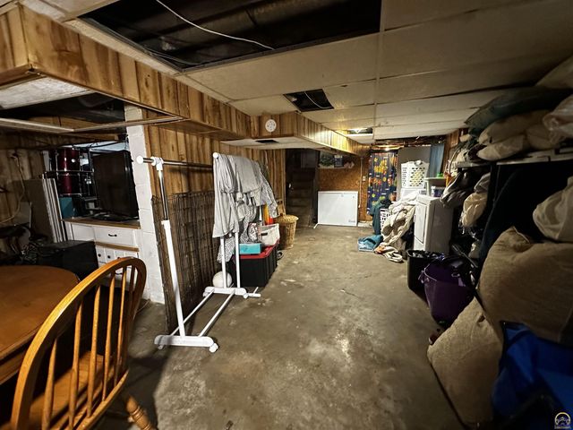 811 SE Branner ST, Topeka, KS 66607