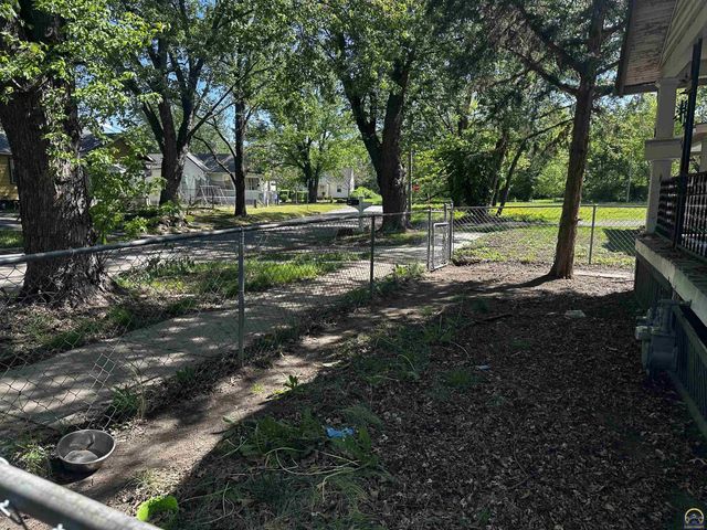 811 SE Branner ST, Topeka, KS 66607