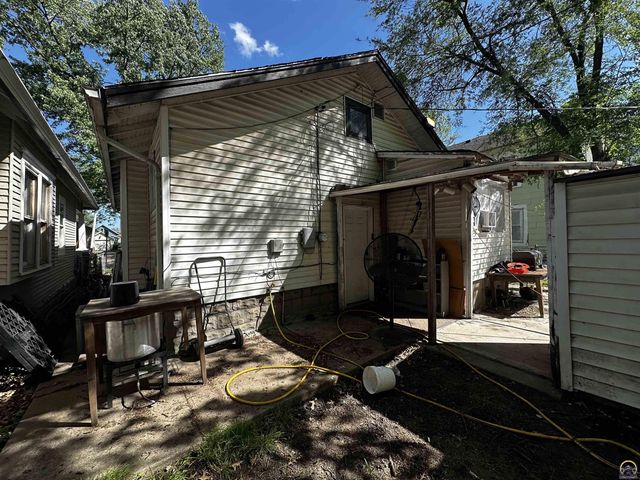 811 SE Branner ST, Topeka, KS 66607