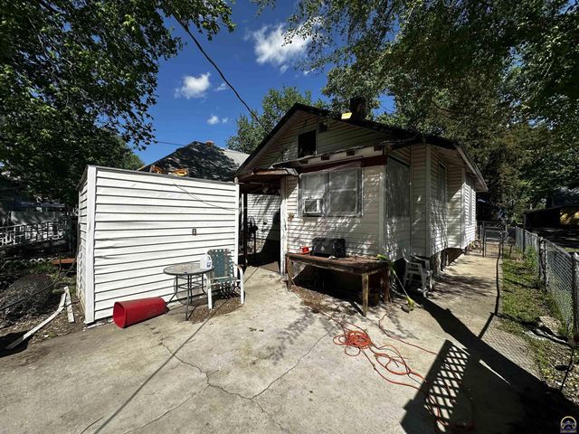 811 SE Branner ST, Topeka, KS 66607
