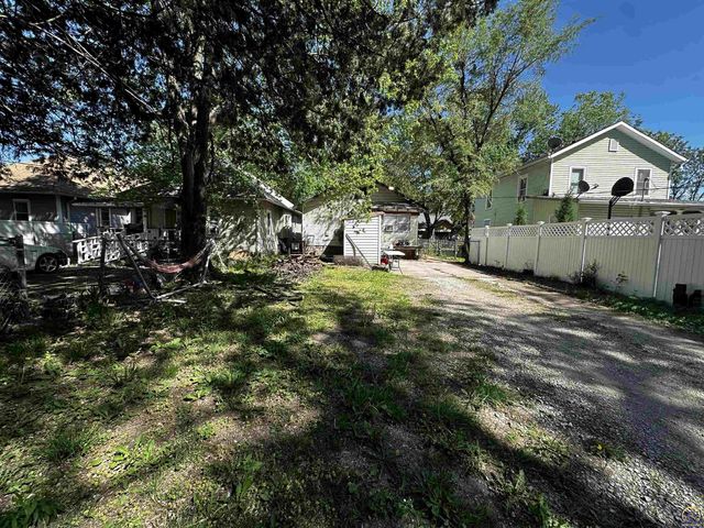 811 SE Branner ST, Topeka, KS 66607