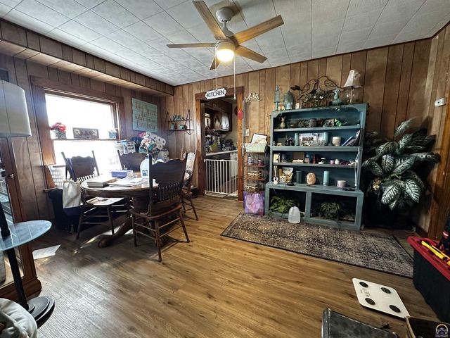 811 SE Branner ST, Topeka, KS 66607