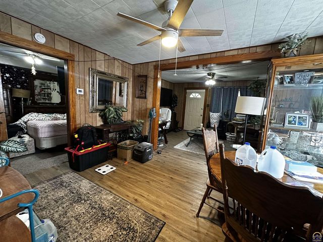 811 SE Branner ST, Topeka, KS 66607
