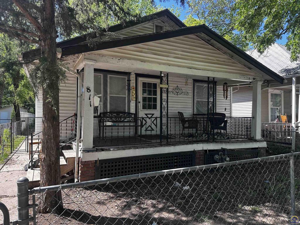 811 SE Branner ST, Topeka, KS 66607
