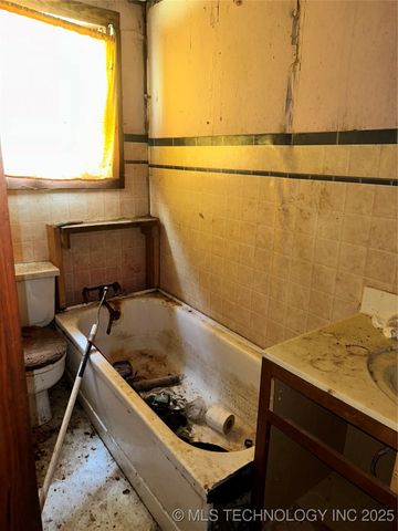 420 Hwy 75, Henryetta, OK 74437