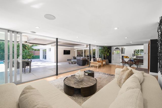 1040 NE 86th St, Miami, FL 33138