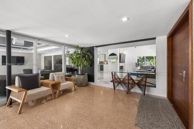 1040 NE 86th St, Miami, FL 33138