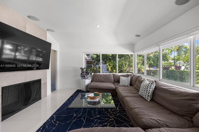 1040 NE 86th St, Miami, FL 33138