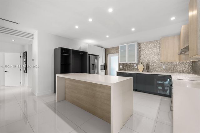 1040 NE 86th St, Miami, FL 33138