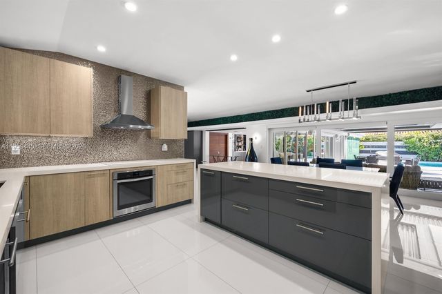 1040 NE 86th St, Miami, FL 33138